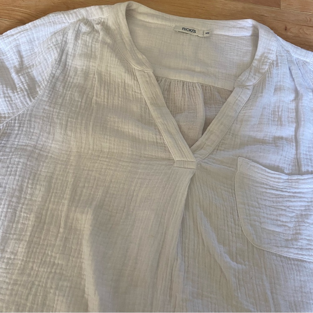 Ricki's Crinkle Gauze V-Neck Blouse - Picture 6 of 12